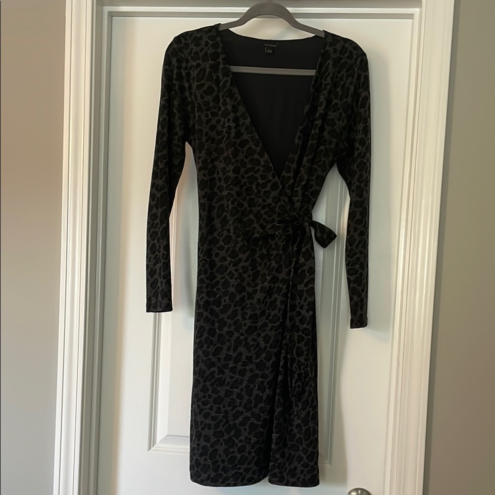 Ann Taylor Black V-Neck Long Sleeve Sheath Dress